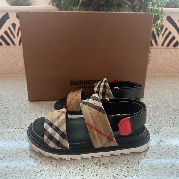 Cutest Little Kids Burberry Sandals, Unisex, w/Box & Dustbag Size 30Euro/12.5US - Picture 4 of 7